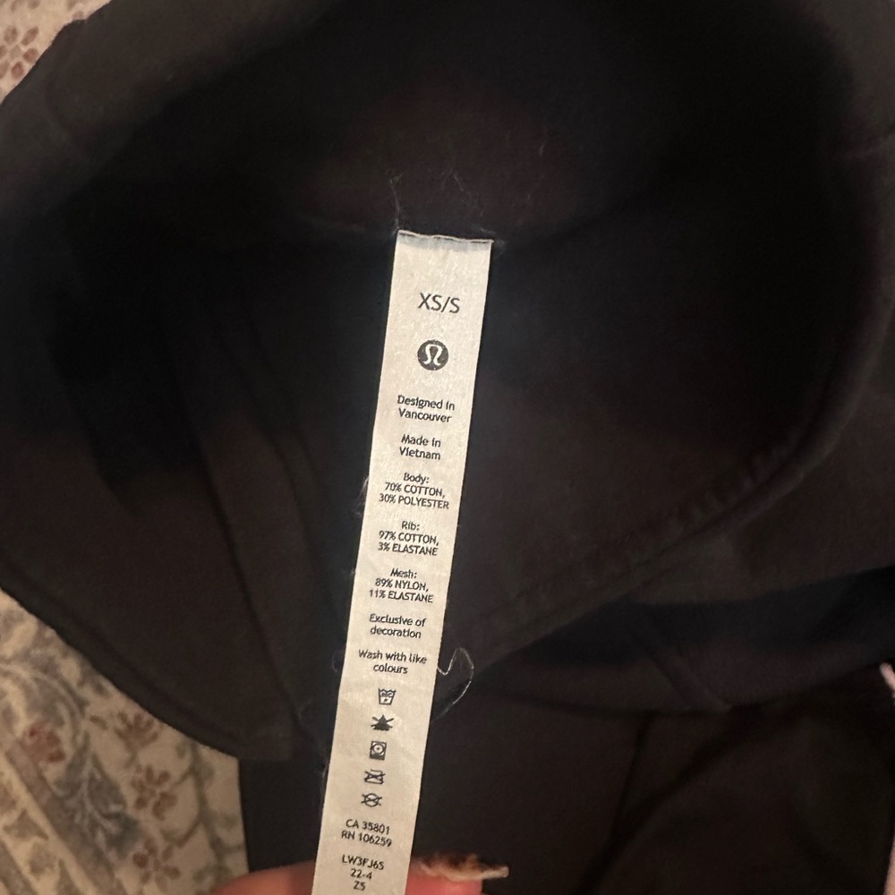 Black Half-Zip Lululemon Scuba cropped - Picture 3 of 3